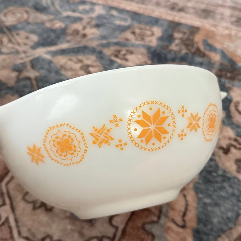 Pyrex 2 1/2 Quart Town and Country Mixing Bowl - Picture 4 of 6